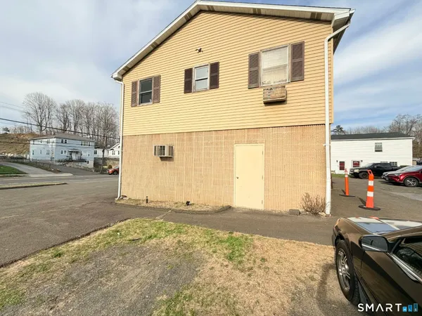 $750,000 | 94 South Street, Danbury, CT 06810