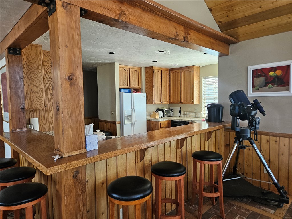 2831 Cygnet Road Pinon Hills, CA 92372 - Photo 10 of 32 View to kitchen form living room