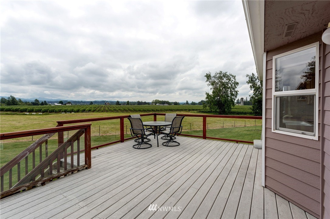 657 East Pole Road Lynden, WA 98264 - Photo 3 of 25