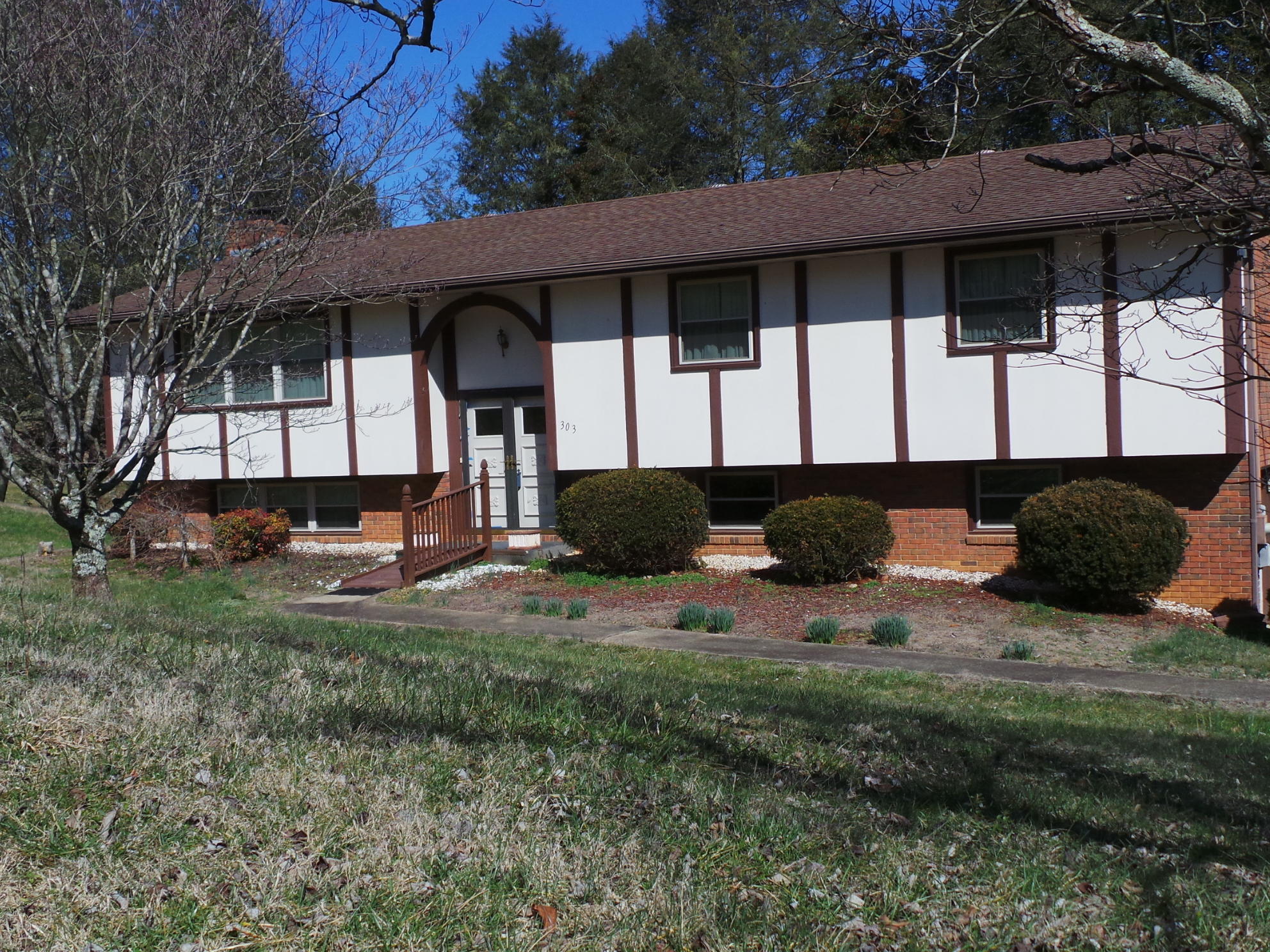 303 Hidden Valley Road Kingsport, TN 37663 - Photo 2 of 100 20200221_134230