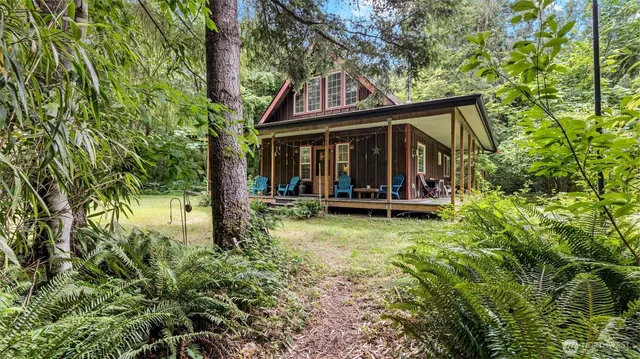 a view of a house with backyard and sitting area
