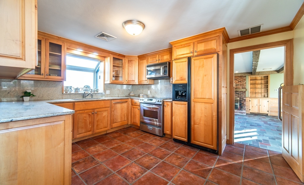 256 North Road Hampden, MA 01036 - Photo 7 of 42