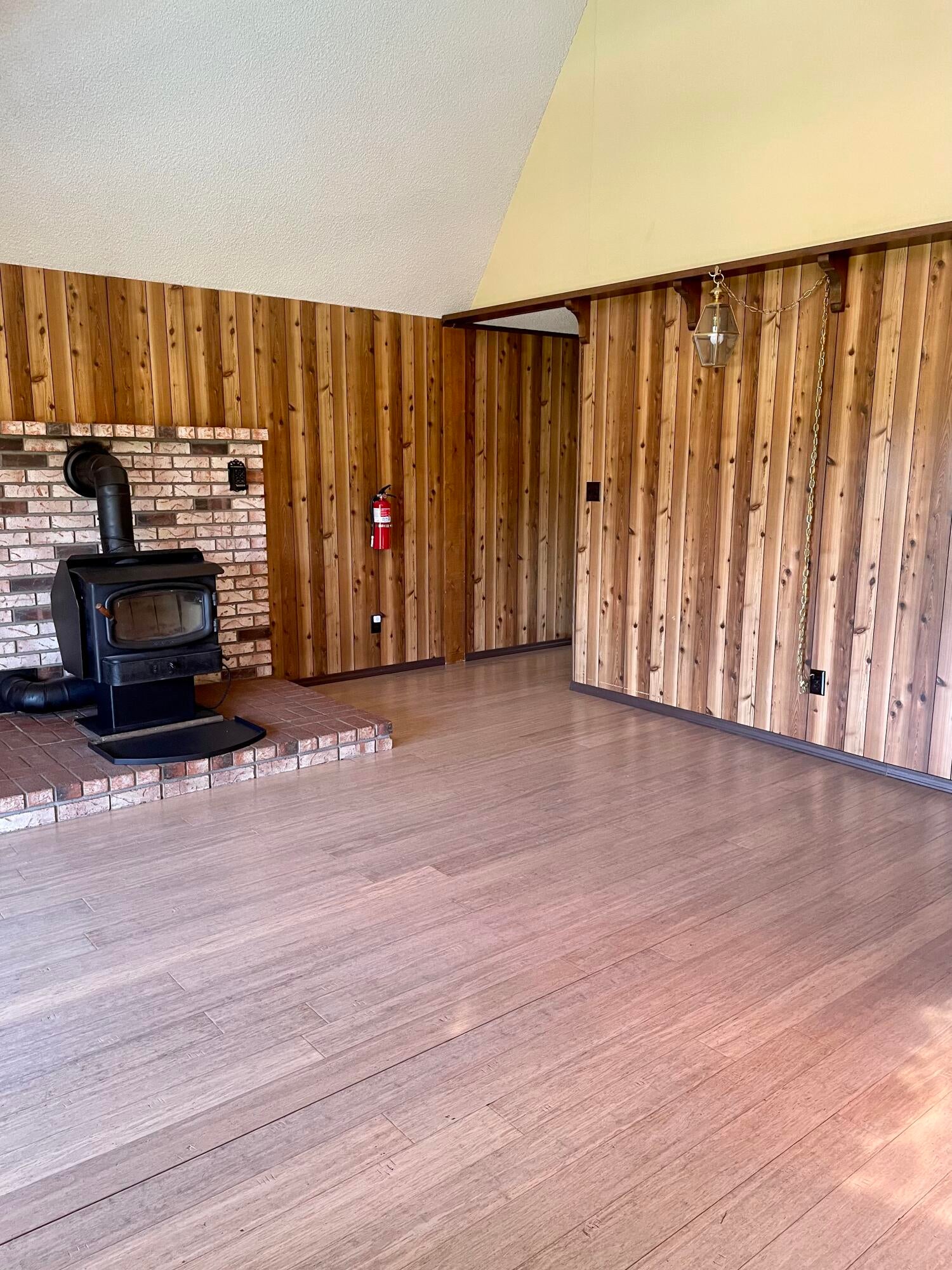 1875 Crowfoot Road Eagle Point, OR 97524 - Photo 7 of 27 Livingroom