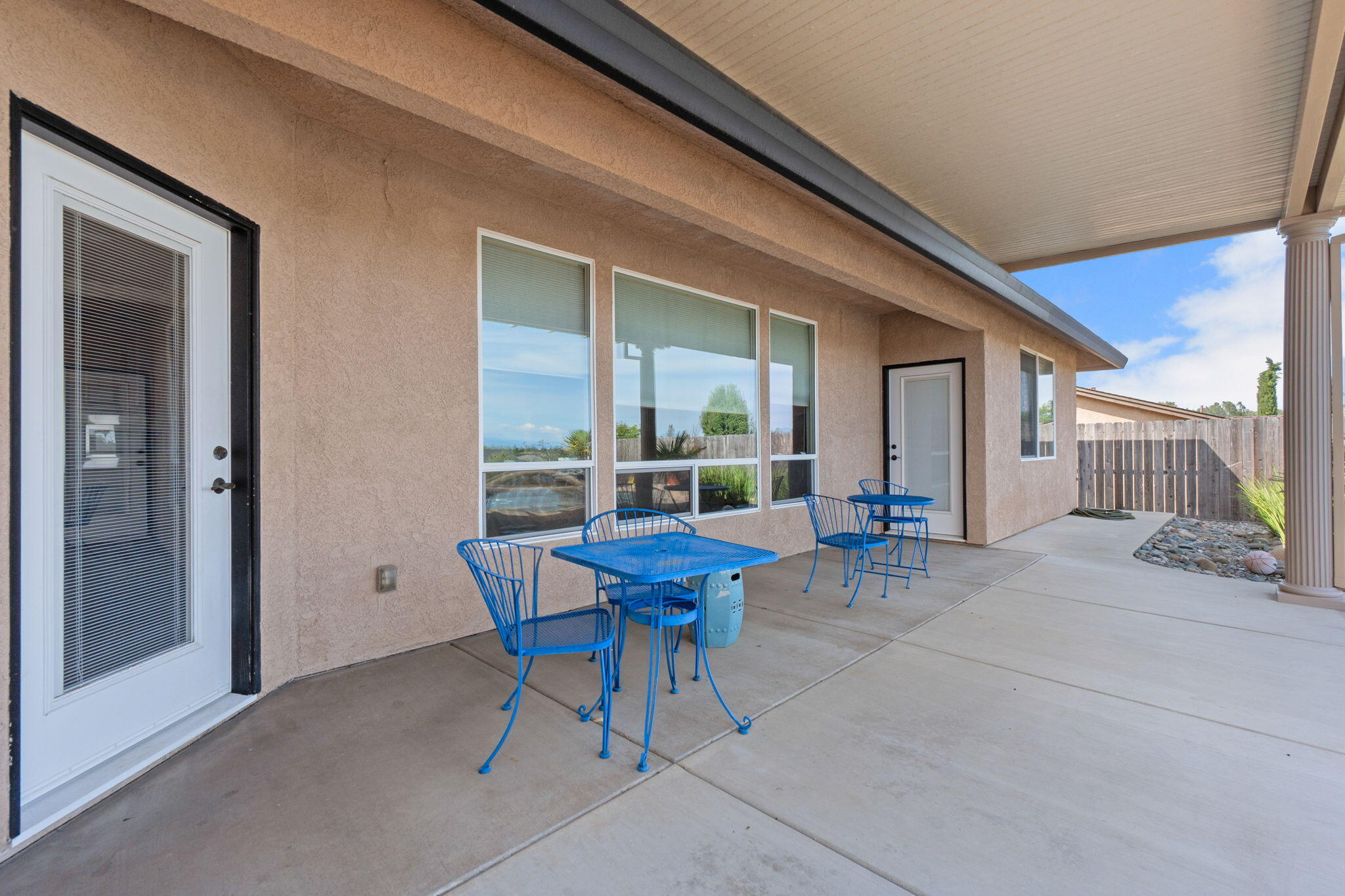 372 Stinson Loop Redding, CA 96003 - Photo 41 of 79 Patio