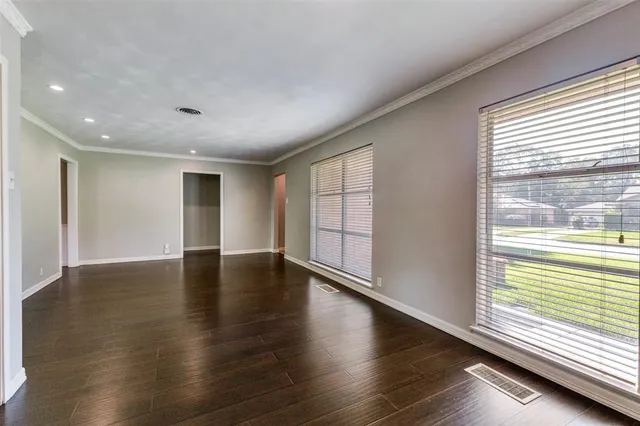 $319,000 | 2733 Whitewood Drive, Dallas, TX 75233