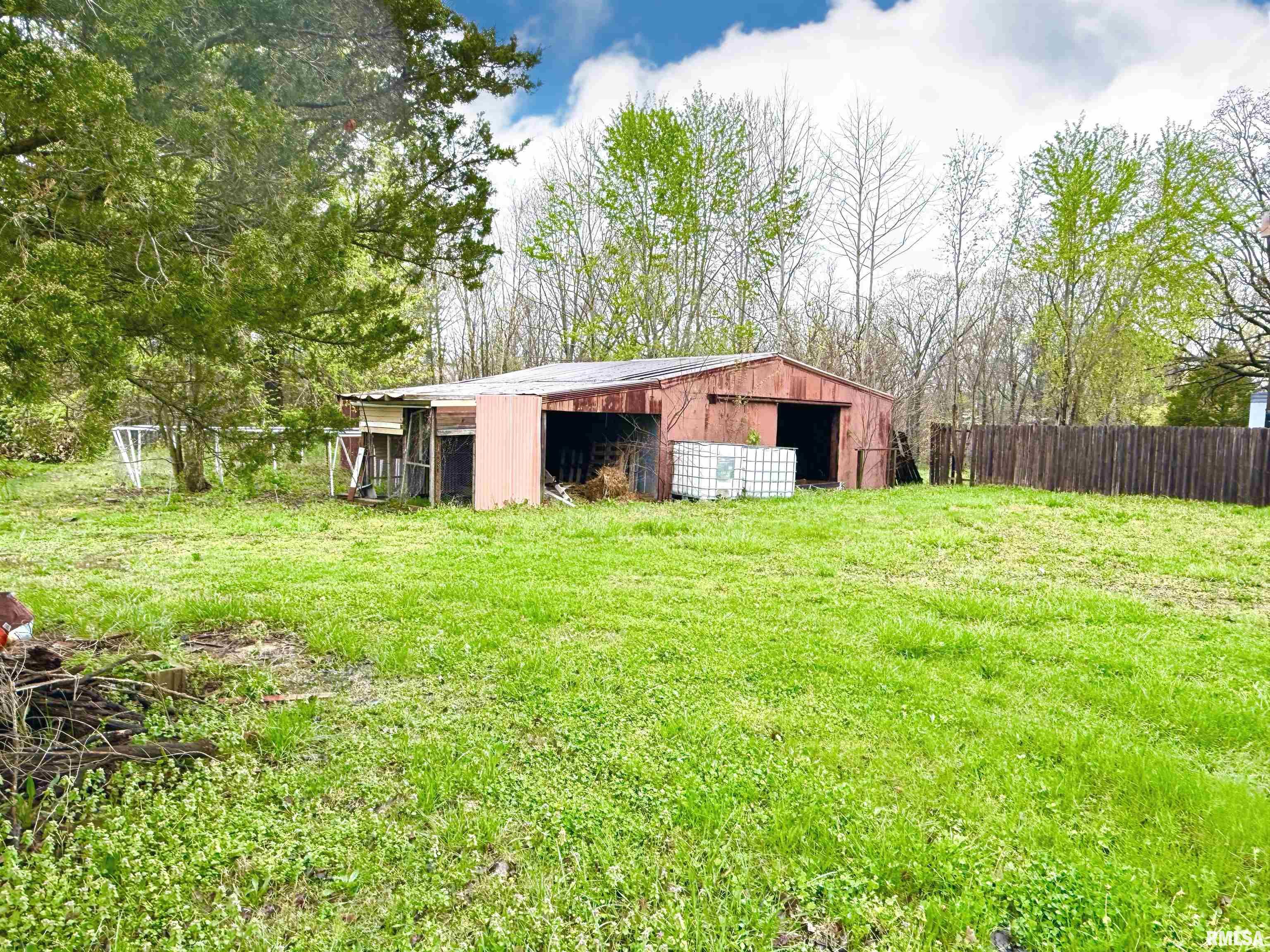 10815 Saraville Road Marion, IL 62959 - Photo 3 of 20 Gallery Image 3