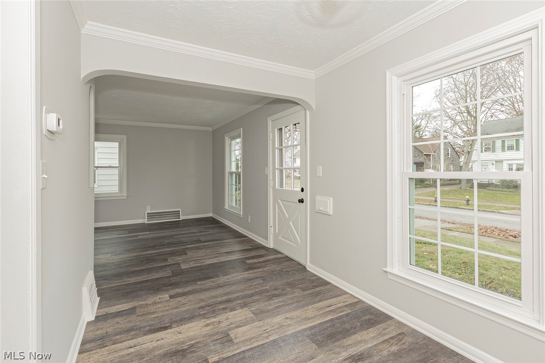 1117 Argonne Road Cleveland, OH 44121 - Photo 11 of 34