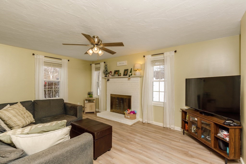 65 Farm Hill Road Leominster, MA 01453 - Photo 6 of 19