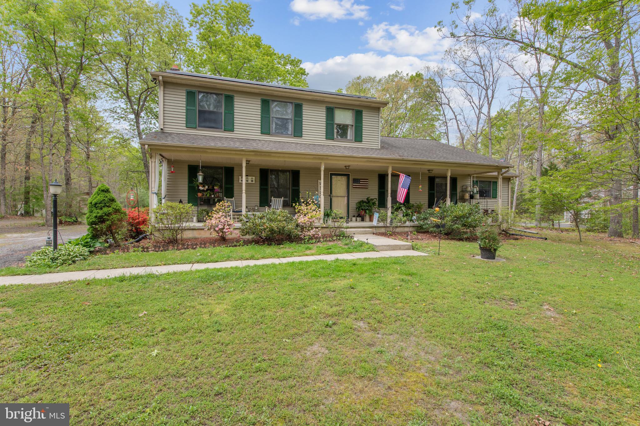 437 Highway 73 Hammonton, NJ 08037 - Photo 3 of 36 Fully landscaped yard.