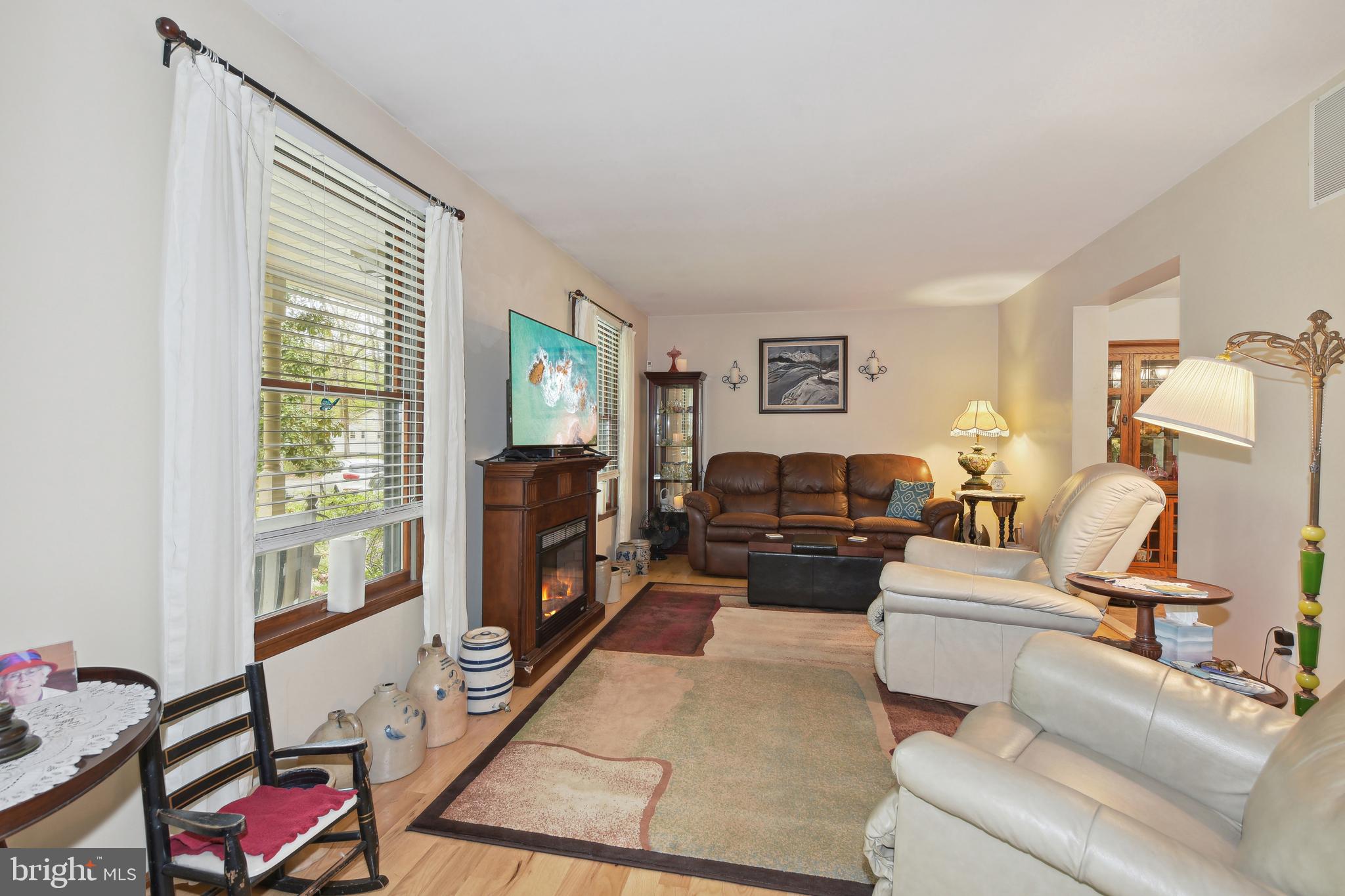 437 Highway 73 Hammonton, NJ 08037 - Photo 7 of 36 Living room, plenty of windows and light.