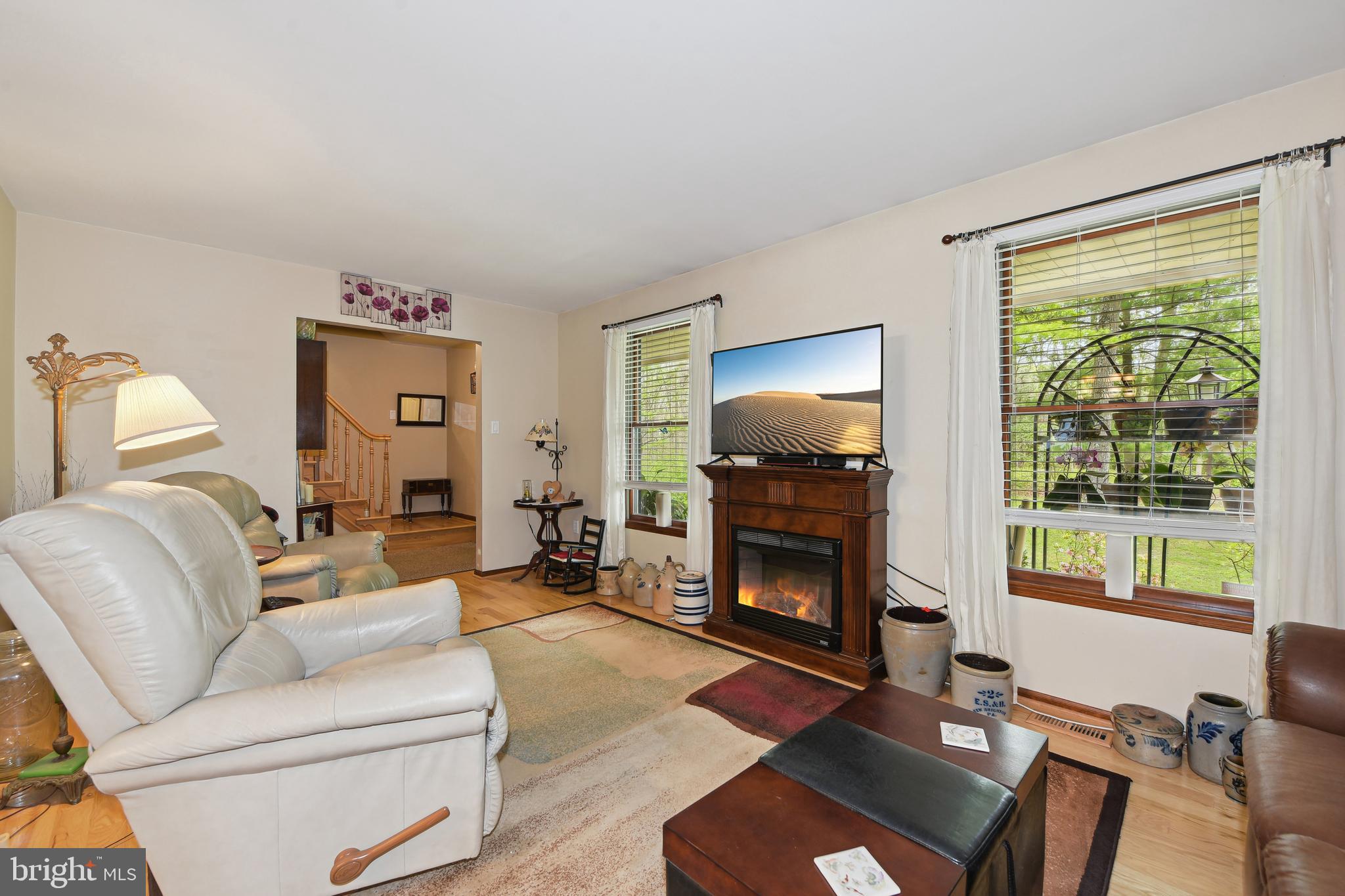 437 Highway 73 Hammonton, NJ 08037 - Photo 8 of 36 Two large windows overlook front yard.