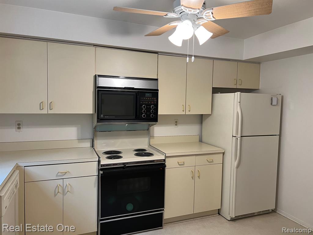 29575 Pine Ridge Circle, Unit 20 Farmington Hills, MI 48331 - Photo 11 of 26