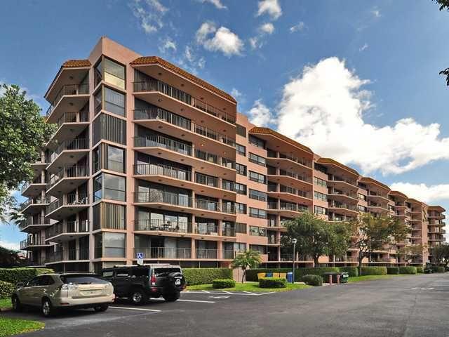 859 Jeffery Street, Unit 702 Boca Raton, FL 33487 - Photo 33 of 40 a front view of a building with lot of cars and trees