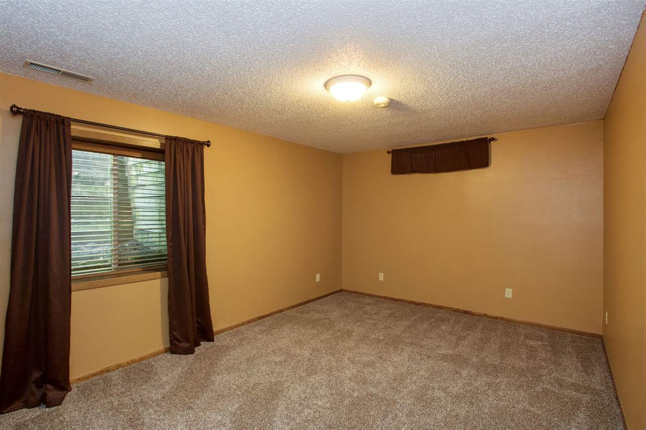1935 Holiday Road Coralville, IA 52241 - Photo 24 of 31 Gallery Image 24