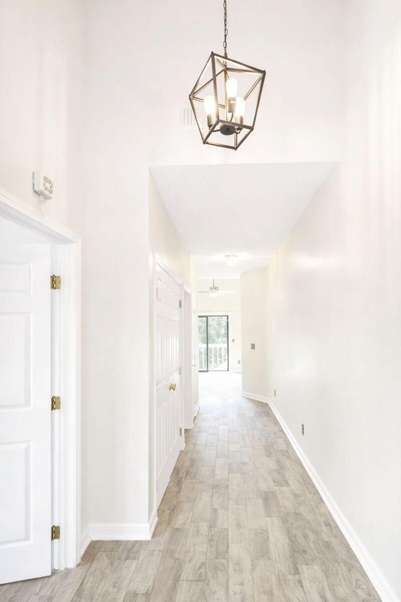 1850 Atlantic Drive, Unit 221 Columbia, SC 29210 - Photo 5 of 10 Entry Hallway