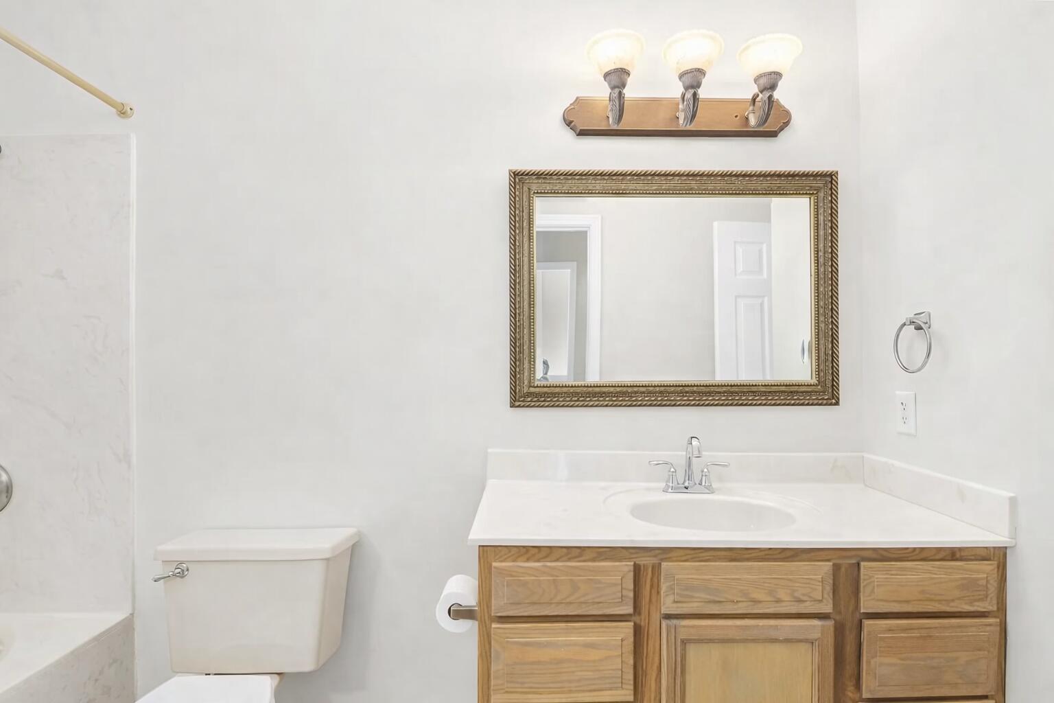 1850 Atlantic Drive, Unit 221 Columbia, SC 29210 - Photo 6 of 10 Primary Bath