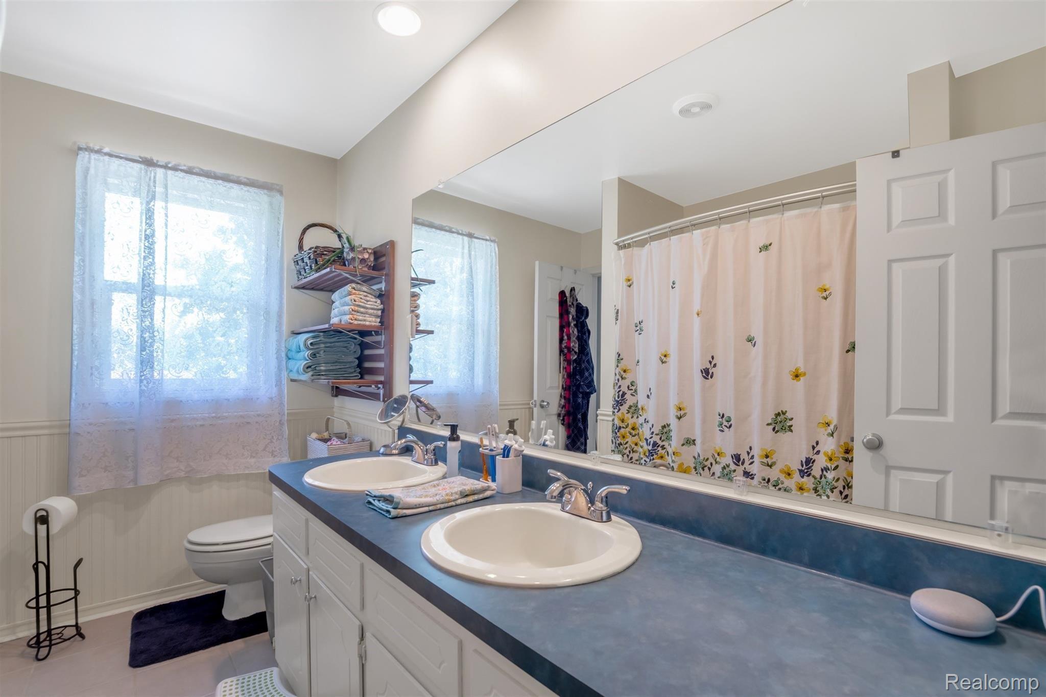 5393 South Genesee Road Grand Blanc, MI 48439 - Photo 23 of 40 27-5393 S Genesee Rd-WindowStill-Re.jpg
