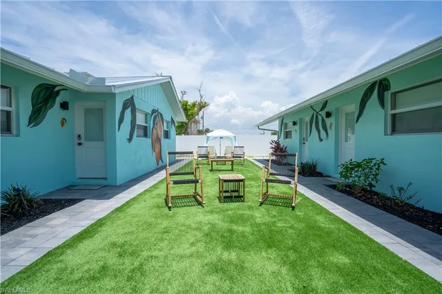 a view of an house with backyard and furniture