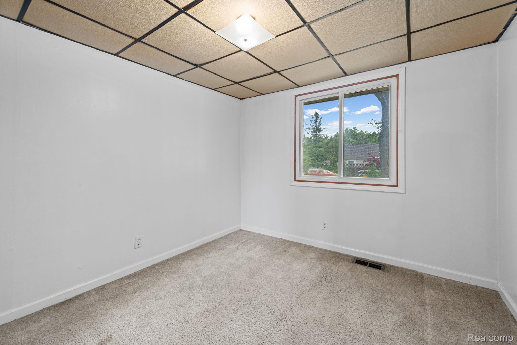 19227 Gudith Road Trenton, MI 48183 - Photo 20 of 33 16-web-or-mls-19227-gudith-rd.jpg