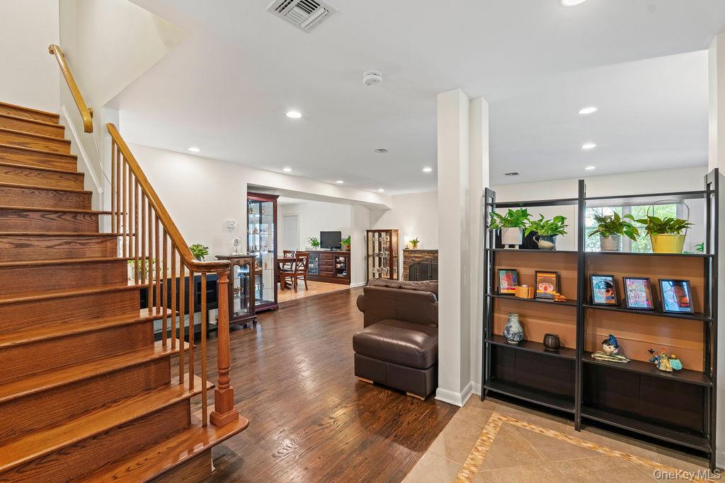 60 Plymouth Road Great Neck, NY 11023 - Photo 20 of 36