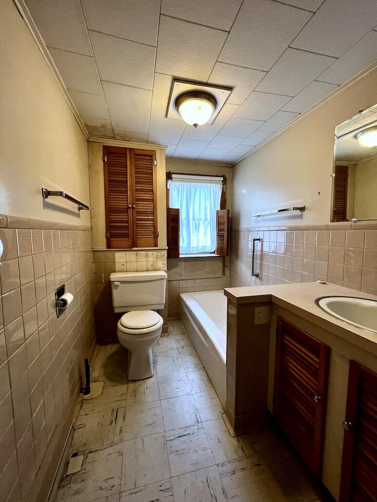 1075 High Street Bath, ME 04530 - Photo 38 of 43 2nd Floor Full Bath