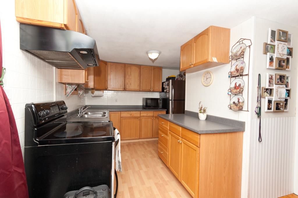 185 Lowell Street Rochester, NH 03867 - Photo 13 of 28