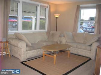7947 Verree Road Philadelphia, PA 19111 - Photo 3 of 12 Living Room