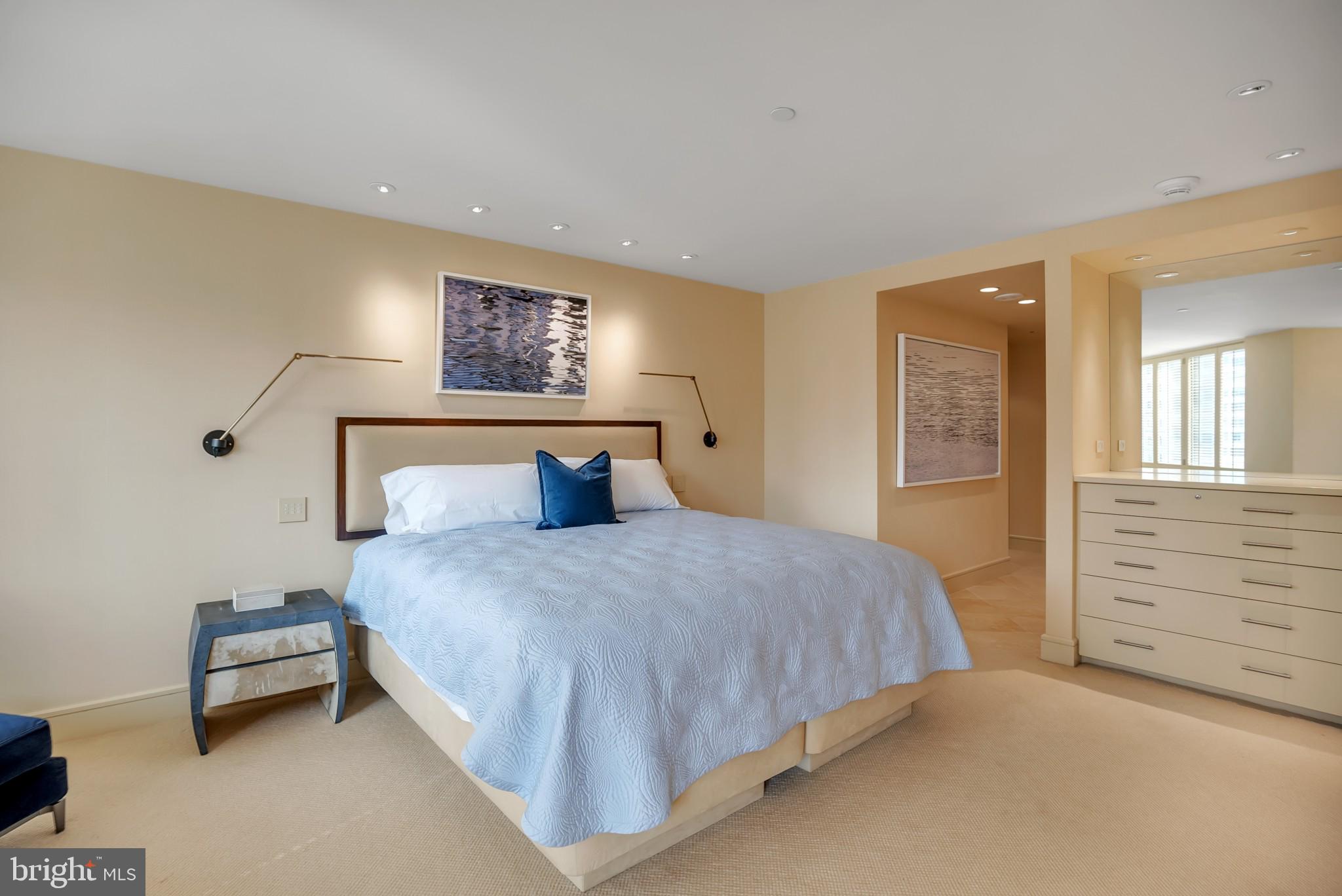 202 West Rittenhouse Square, Unit 1006 Philadelphia, PA 19103 - Photo 18 of 26 Primary Bedroom Suite