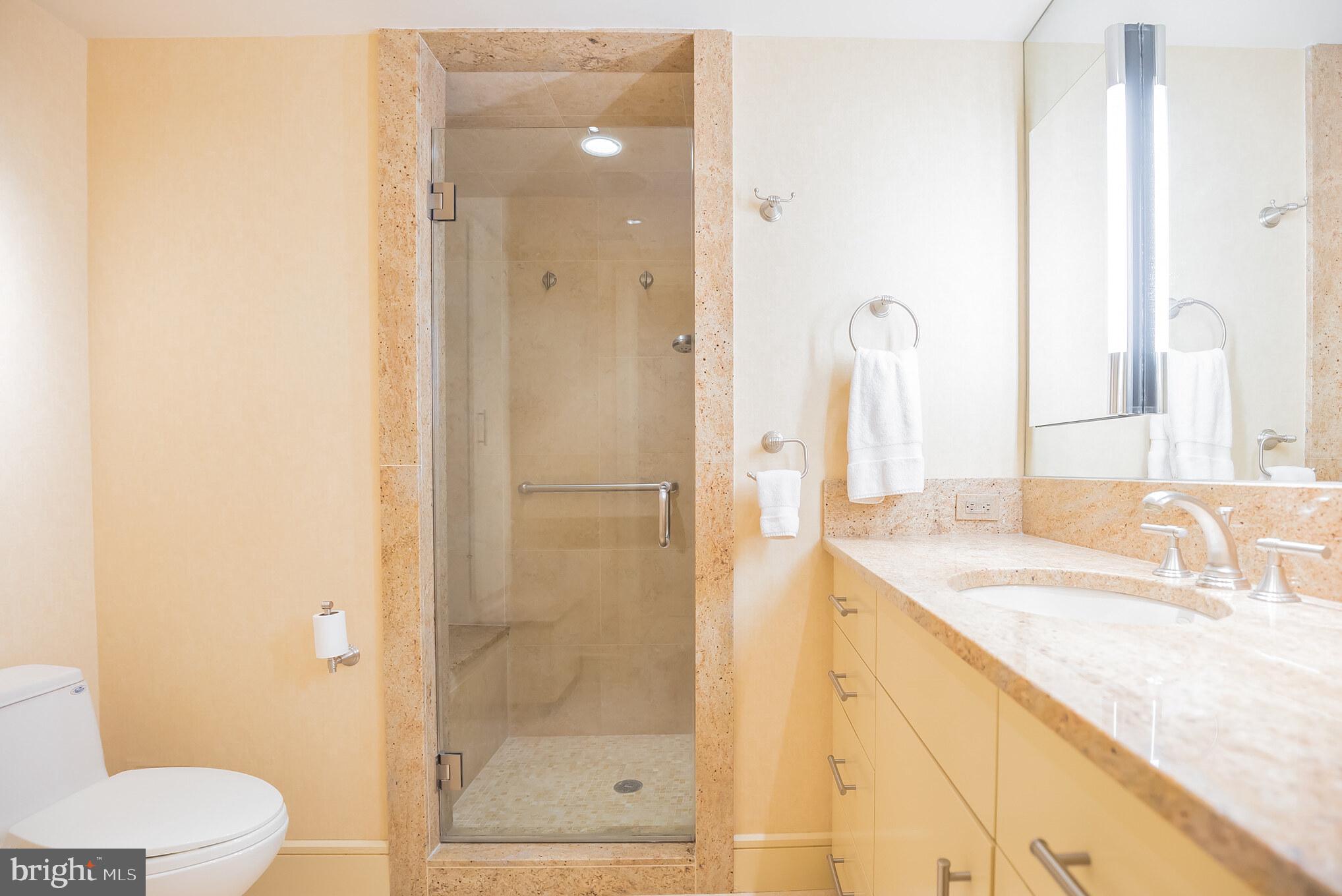 202 West Rittenhouse Square, Unit 1006 Philadelphia, PA 19103 - Photo 20 of 26 Primary Bathroom 1