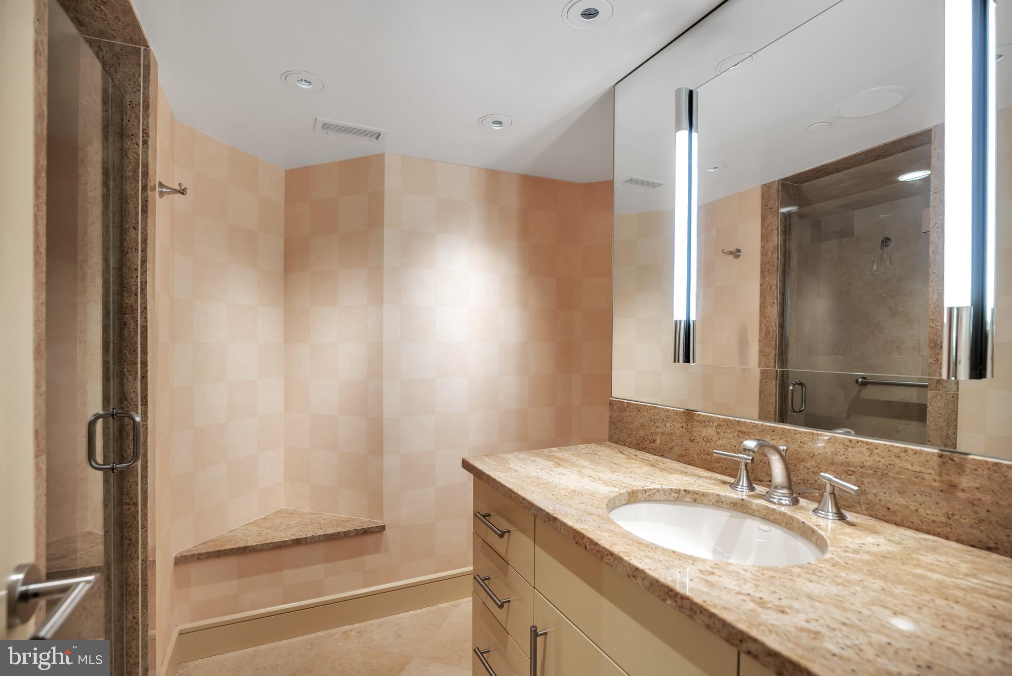 202 West Rittenhouse Square, Unit 1006 Philadelphia, PA 19103 - Photo 21 of 26 Primary Bathroom 2