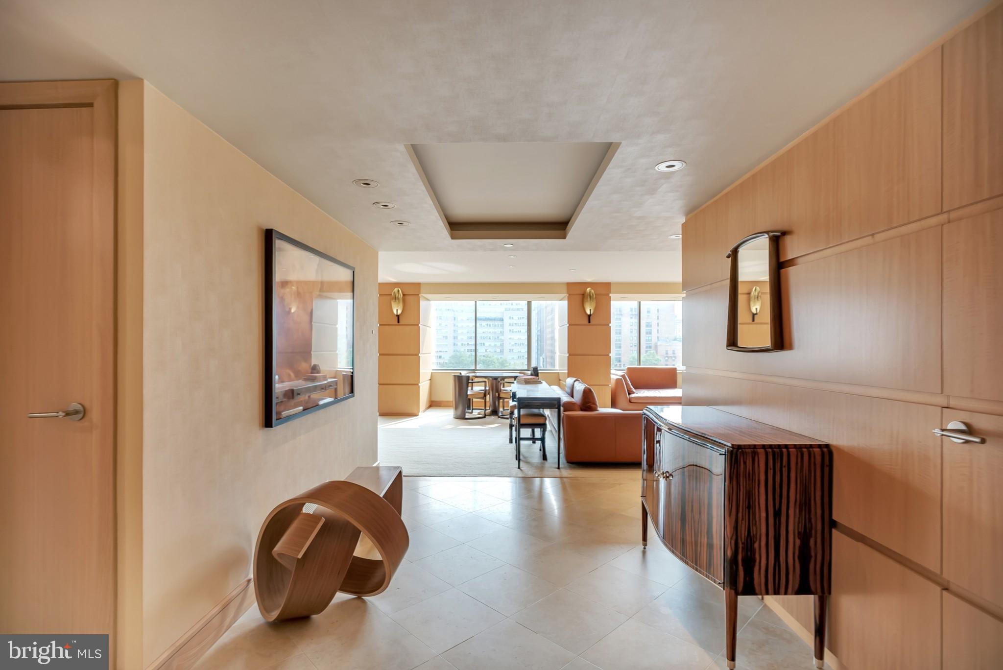 202 West Rittenhouse Square, Unit 1006 Philadelphia, PA 19103 - Photo 4 of 26 Foyer