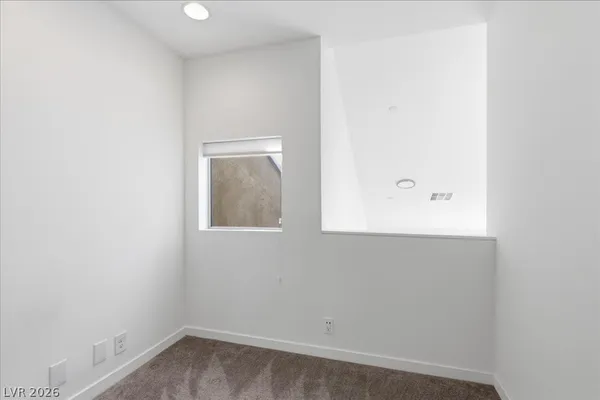 $2,250 | 250 Tower Street, Las Vegas, NV 89101