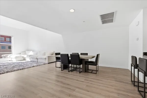 $2,250 | 250 Tower Street, Las Vegas, NV 89101