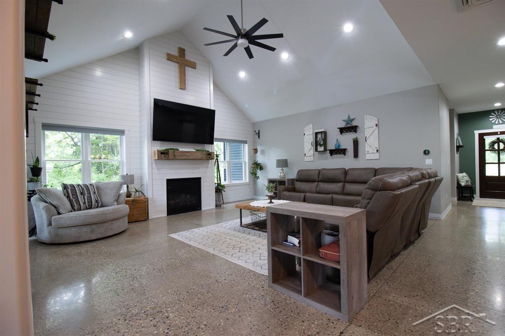 319 East Dopp Road Midland, MI 48640 - Photo 4 of 51