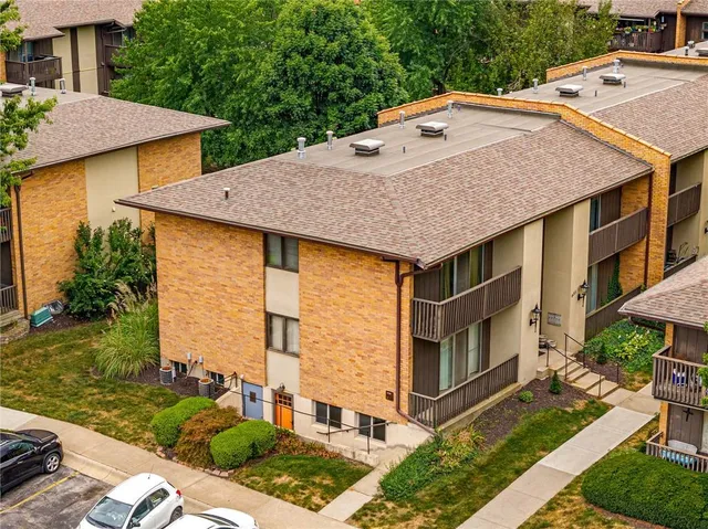 $99,000 | 435 West 104th Street, Unit E, Kansas City, MO 64114
