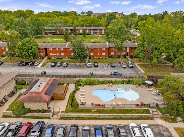 $99,000 | 435 West 104th Street, Unit E, Kansas City, MO 64114