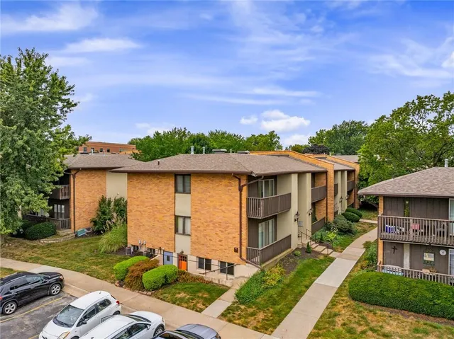 $99,000 | 435 West 104th Street, Unit E, Kansas City, MO 64114
