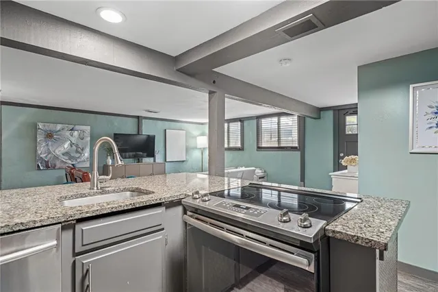 $99,000 | 435 West 104th Street, Unit E, Kansas City, MO 64114