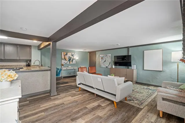 $99,000 | 435 West 104th Street, Unit E, Kansas City, MO 64114