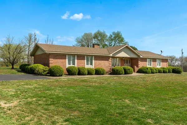 $239,900 | 1090 Old Rte 146 Loop, Vienna, IL 62995