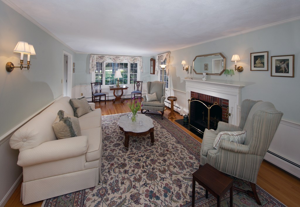 91 Westerly Road Weston, MA 02493 - Photo 3 of 20 Gallery Image 3