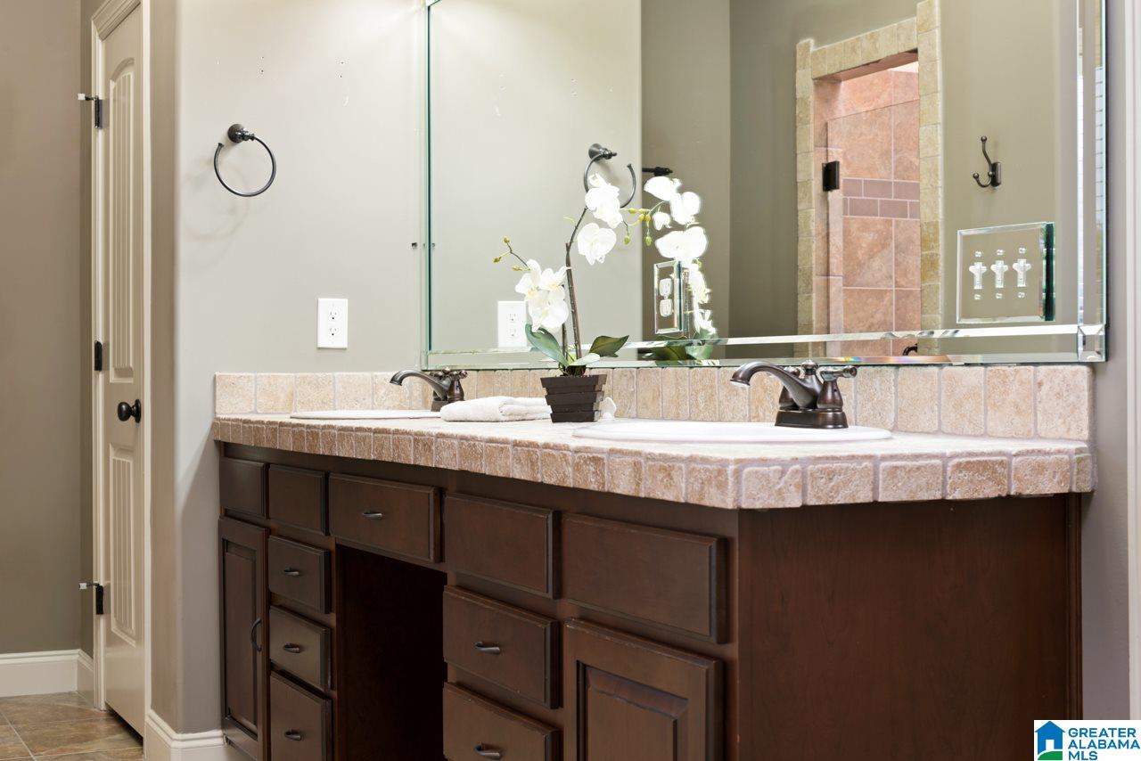 607 Village Way Pelham, AL 35124 - Photo 5 of 40