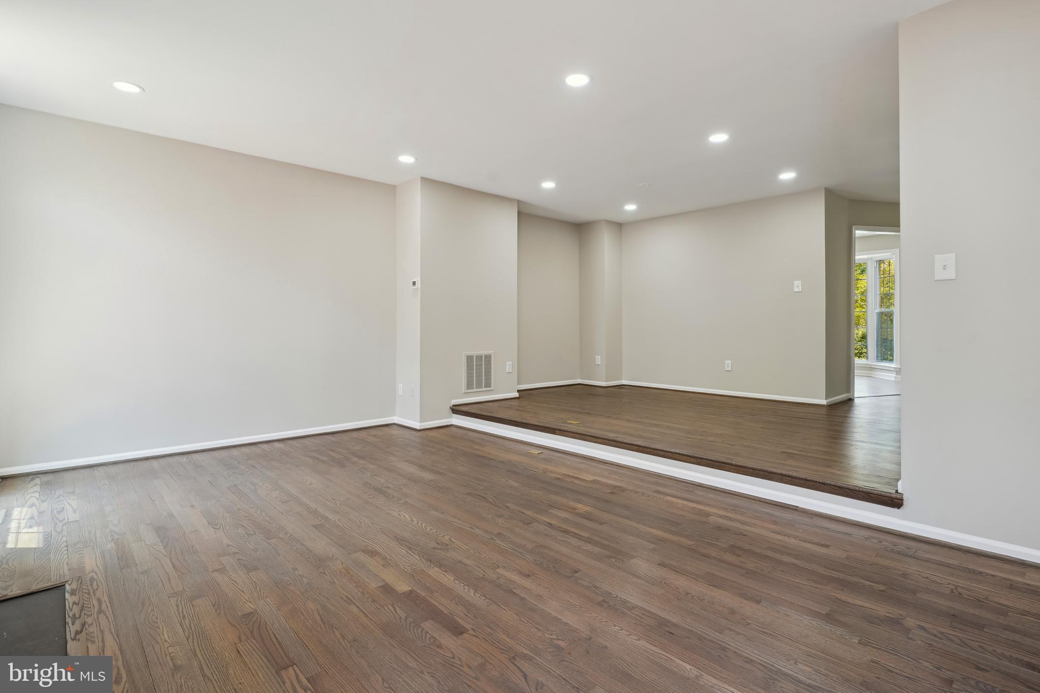 46915 Rabbitrun Terrace Sterling, VA 20164 - Photo 21 of 36 Gallery Image 21