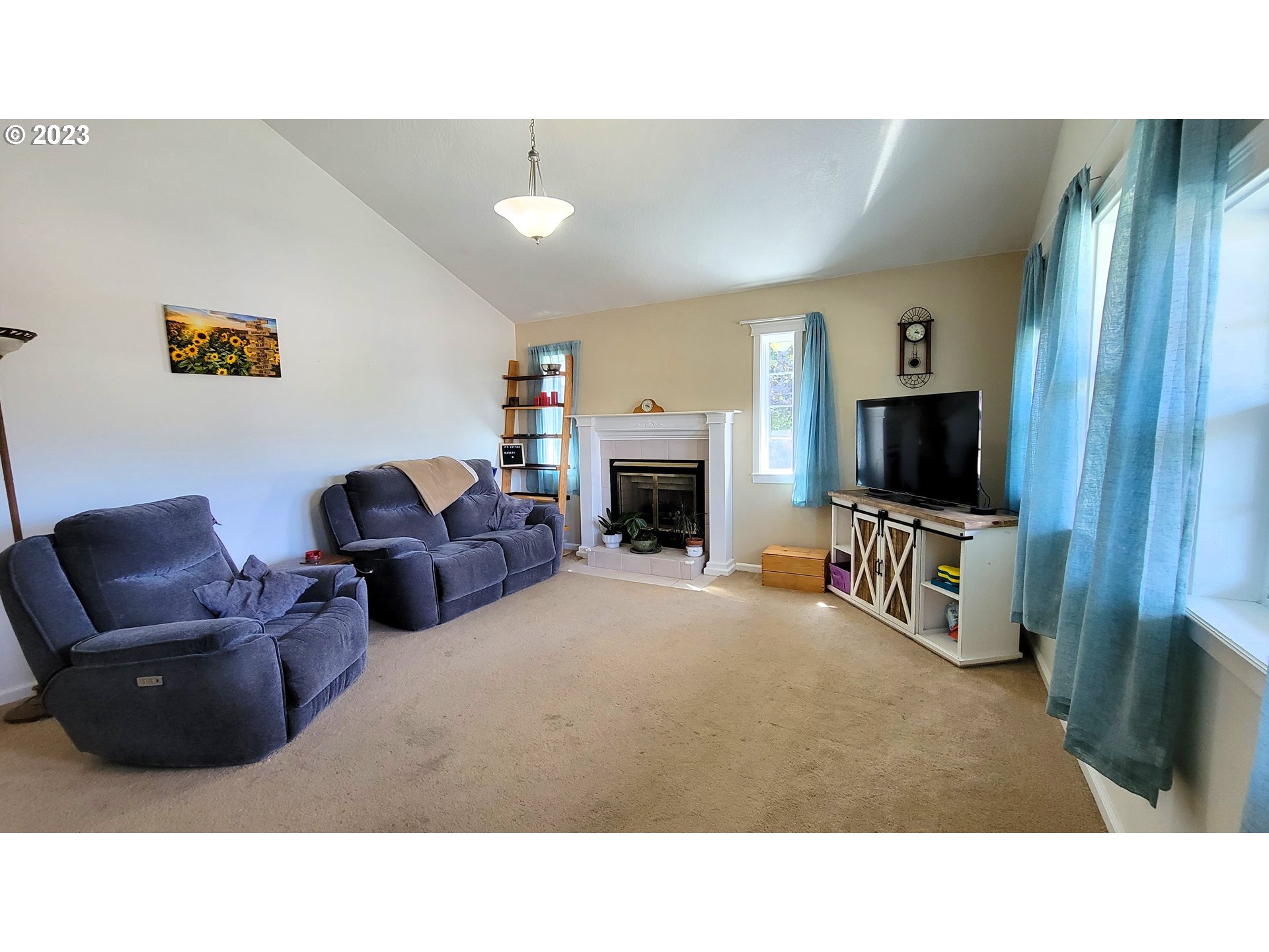 6709 Moses Pass Springfield, OR 97478 - Photo 4 of 16 Living Room