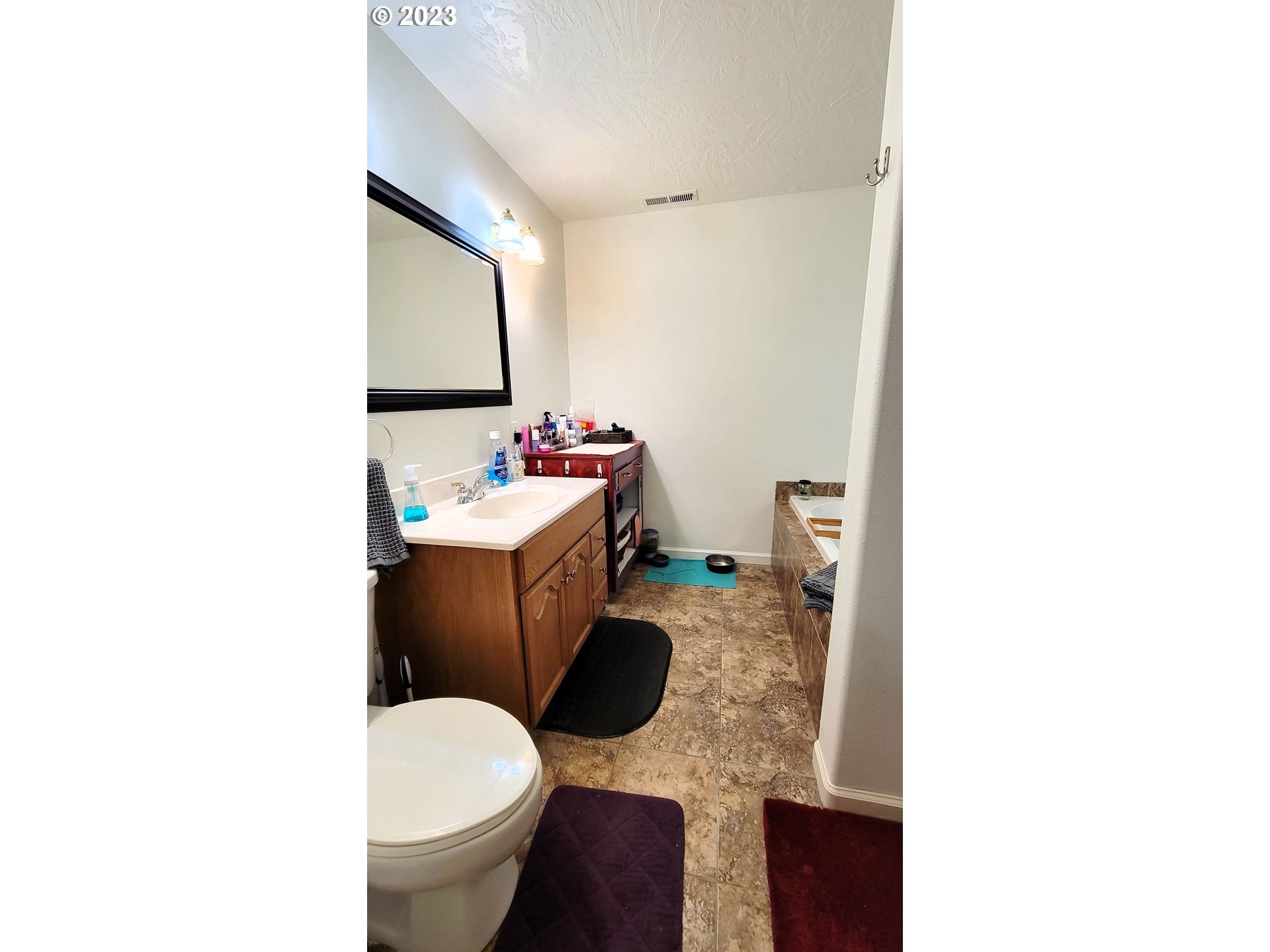 6709 Moses Pass Springfield, OR 97478 - Photo 9 of 16 Bathroom, Attached