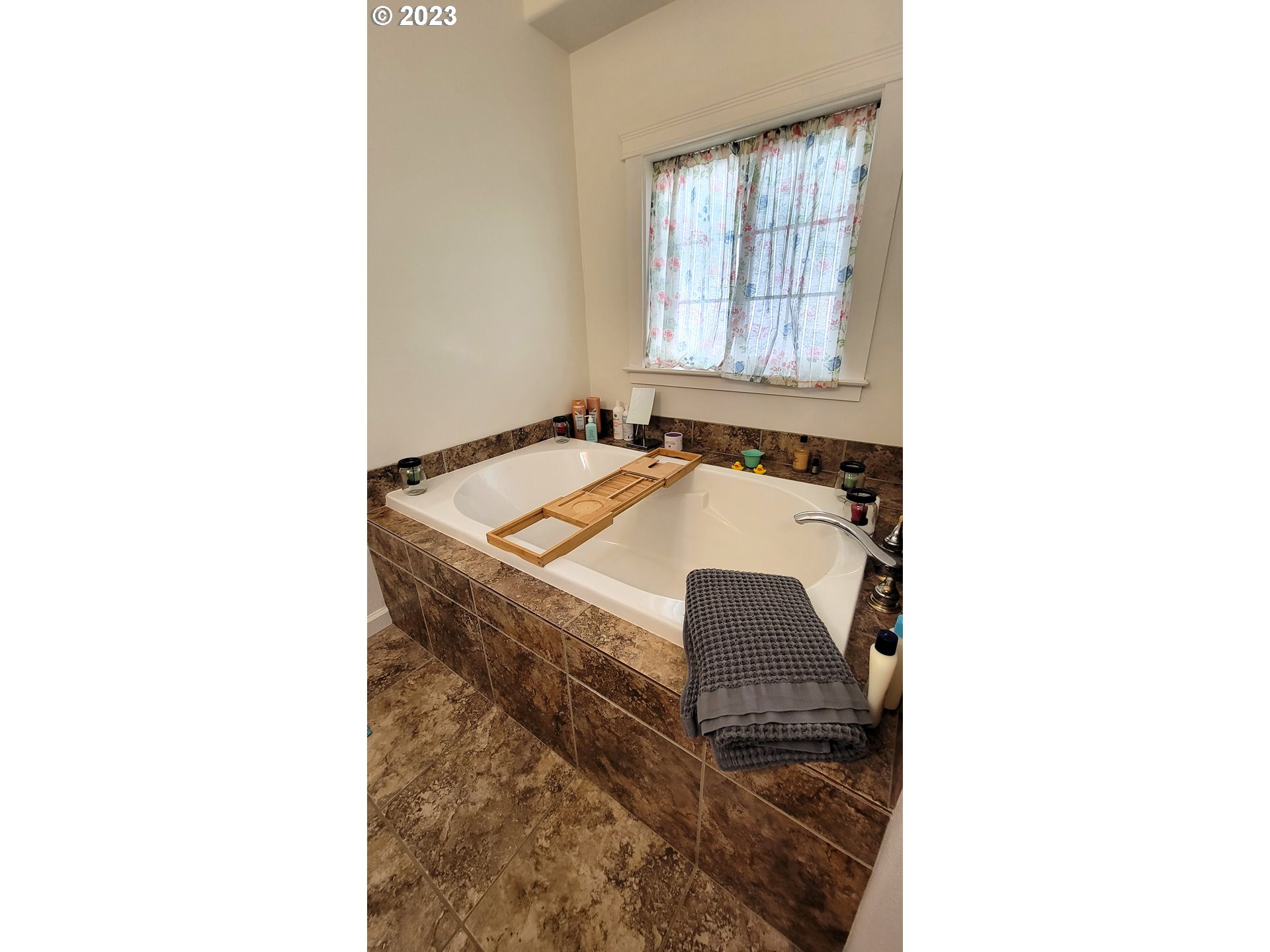 6709 Moses Pass Springfield, OR 97478 - Photo 10 of 16 Bathroom, Attached