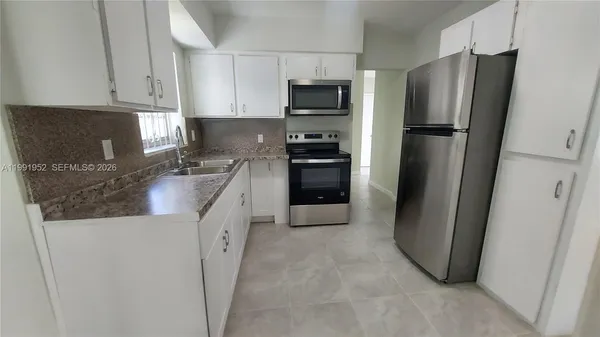 $2,700 | 8915 Northwest 10th Avenue, Unit 8915, Miami, FL 33150