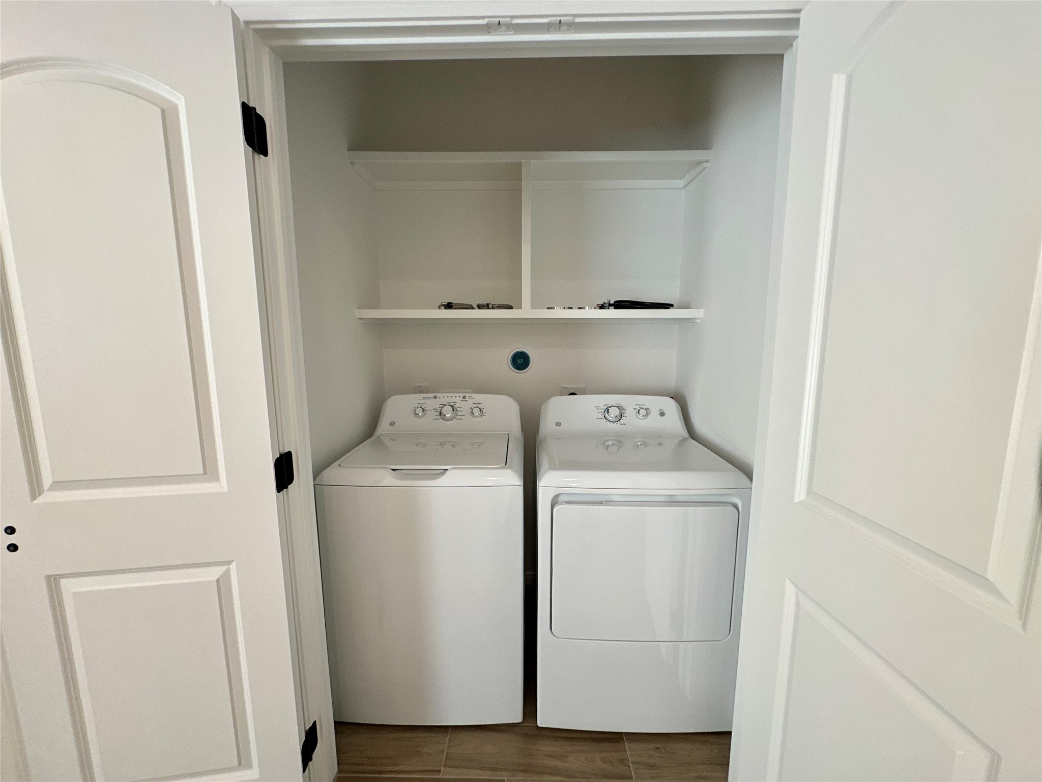 11555 Persimmon Street Willis, TX 77318 - Photo 9 of 19 a utility room with dryer and washer
