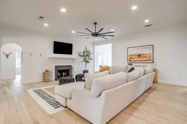 $699,000 | 1114 Briarwood Street, Weatherford, TX 76087