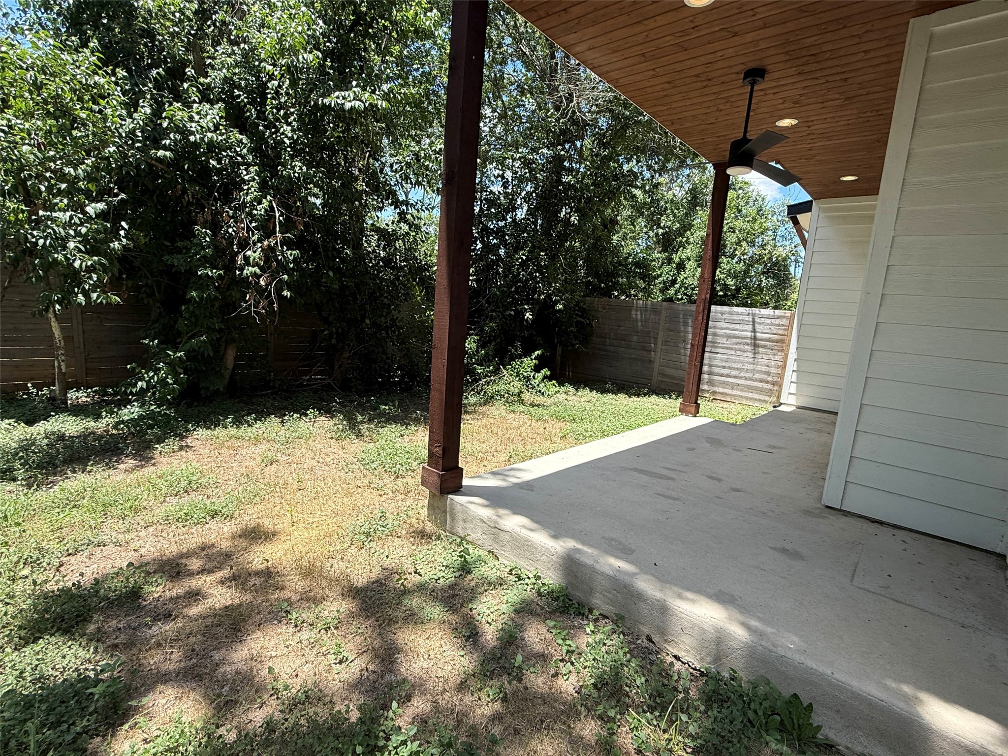 3509 Oak Springs Drive, Unit A Austin, TX 78721 - Photo 2 of 16 a view of a backyard
